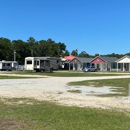 Moonlight Lake Rv Park And Cottages New Bern Exterior photo
