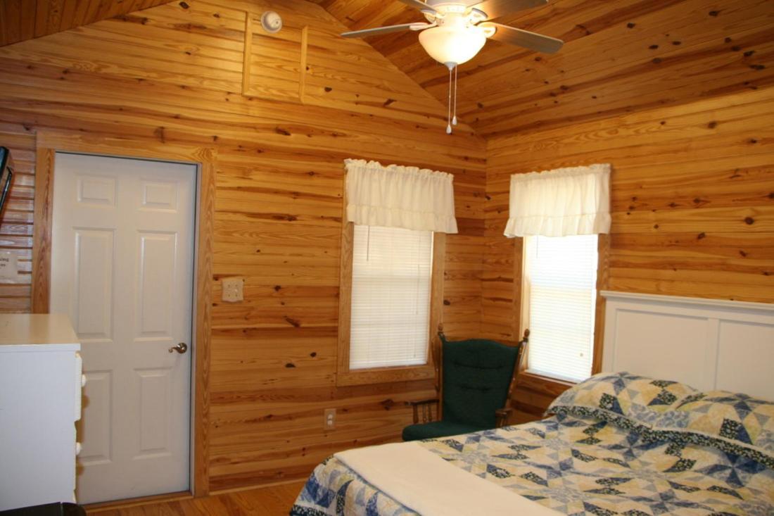 Moonlight Lake Rv Park And Cottages New Bern Exterior photo