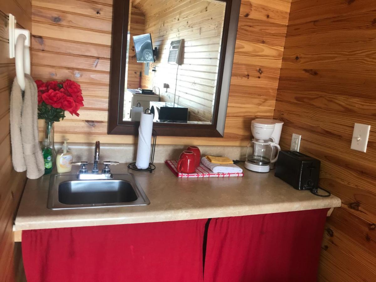 Moonlight Lake Rv Park And Cottages New Bern Exterior photo